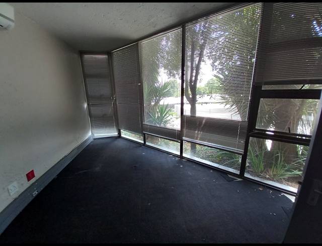 1,428M² OFFICE TO LET IN BRYANSTON